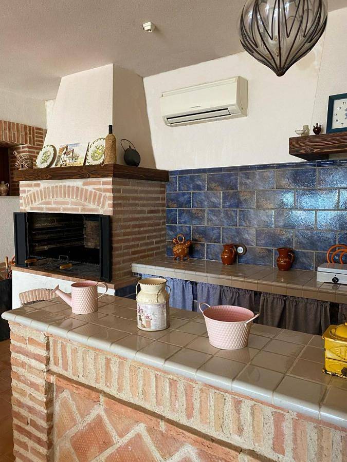 Casa rural para 16 personas, con vistas además de jardín y piscina, Familias con niños en Pedro Muñoz