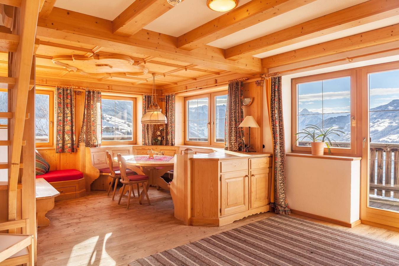 Ganze Wohnung, Apartment „Zillertal 3000“ mit Bergblick, Wlan und Terrasse in Stummerberg, Ski-Optimal Hochzillertal