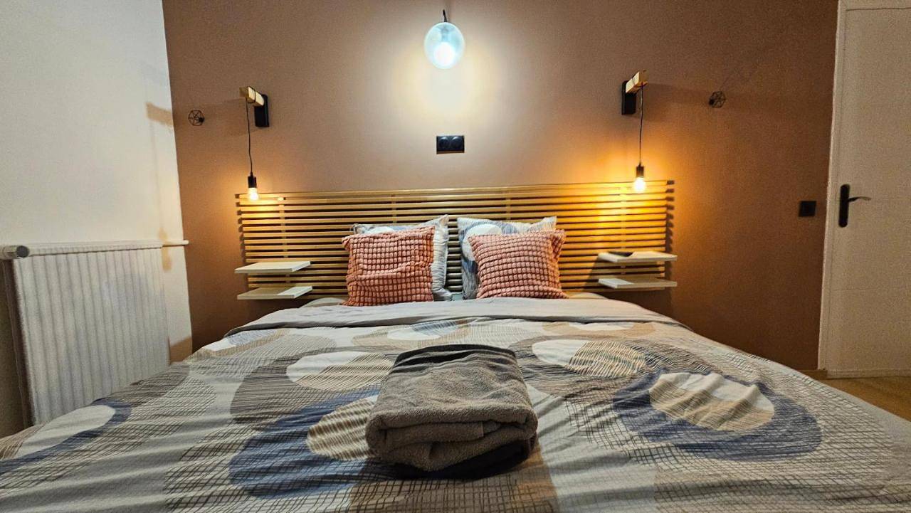 Double Room with Shared Bathroom in Thiais, Val-de-Marne