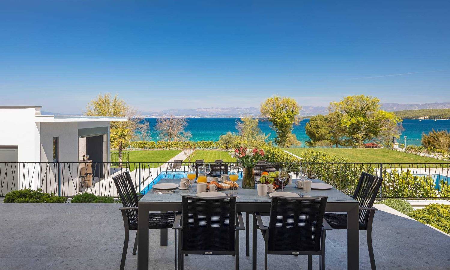 Villa B Malinska – Luxuriöses Paradies am Meer mit privatem Pool in Zidarici, Krk