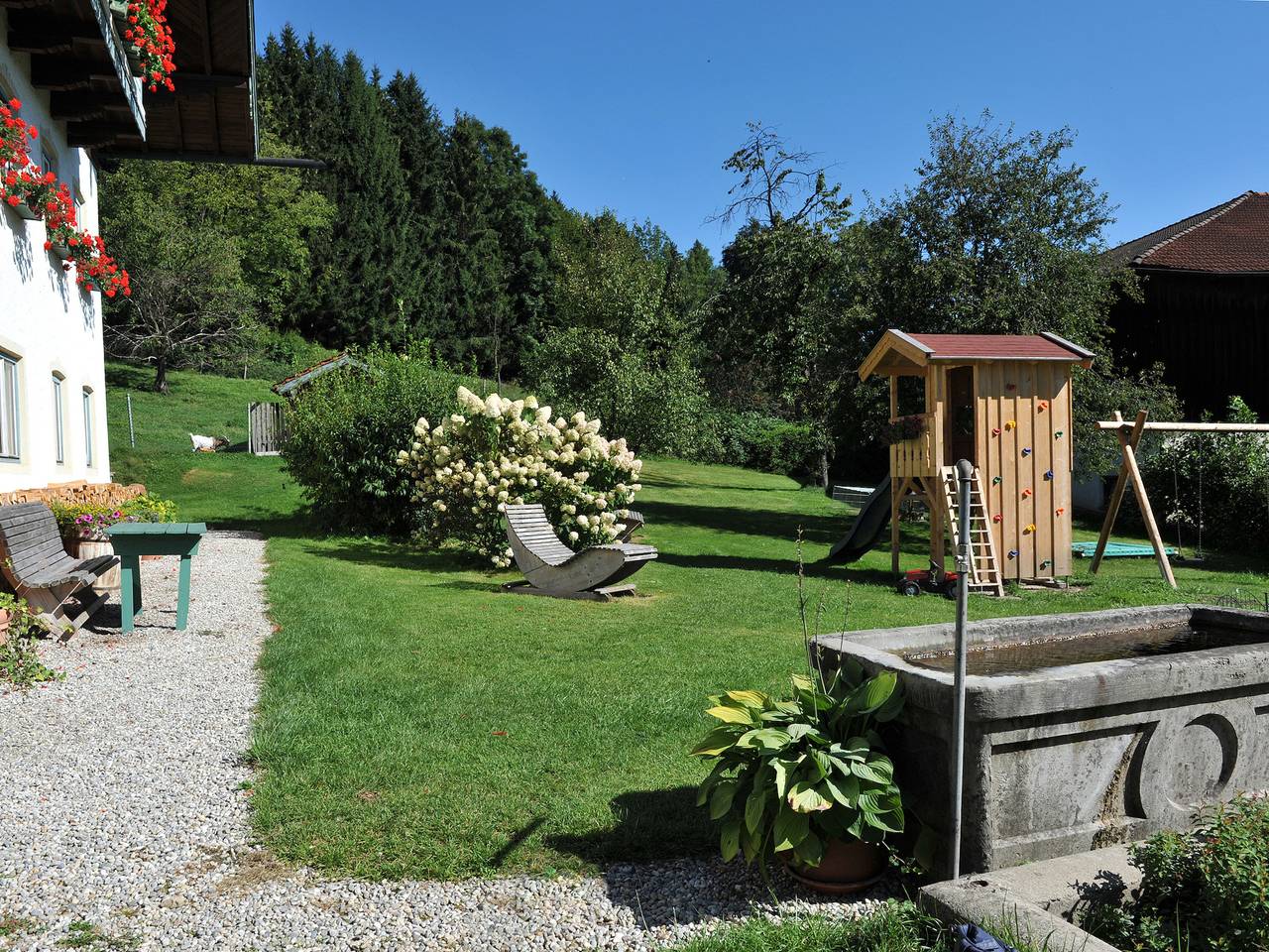 Ferienhof Moyer - Zimmer Blumenwiese, Ostseite mit Balkon, 2. Etage, 21 qm in Hoslwang, Chiemsee