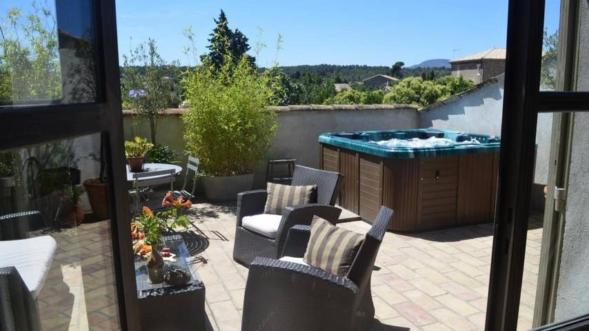 Gîte pour 6 personnes, avec Jacuzzi et Terrasse