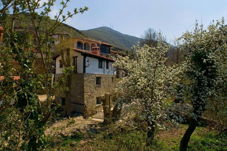 Casa rural para 10 personas, con vistas además de jardín y piscina en Los Cameros - 2