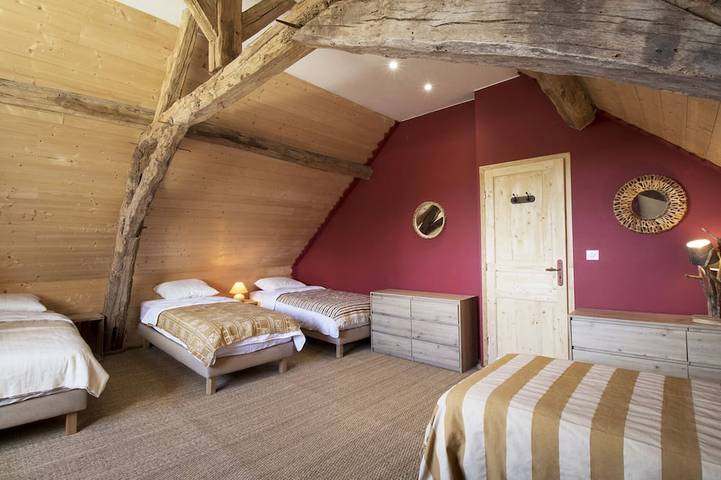 Location de vacances pour 15 personnes, avec terrasse ainsi que jardin et piscine à Salignac-Eyvigues - 2