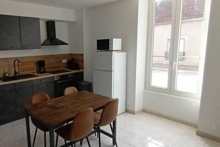 Gîte pour 4 personnes à Laroche-Saint-Cydroine
