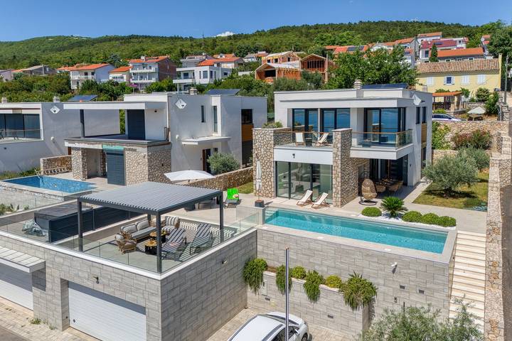 Villa für 8 Personen, mit Balkon und Pool, kinderfreundlich in Crikvenica