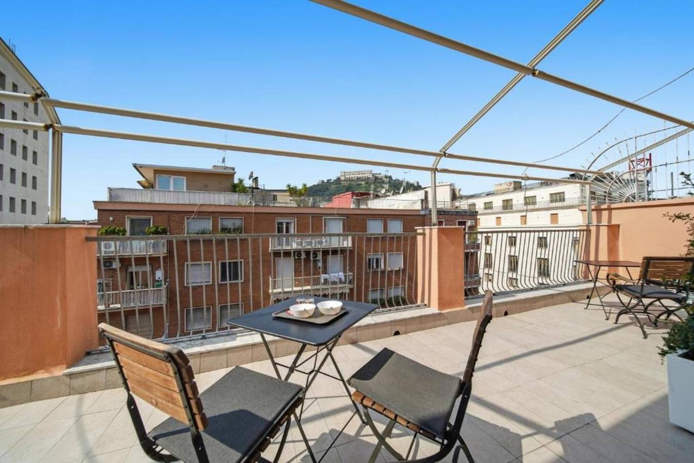 Appartamento intero, Appartamento 'Domus Toledo' con terrazza privata, Wi-Fi e aria condizionata in Napoli, Napoli e dintorni
