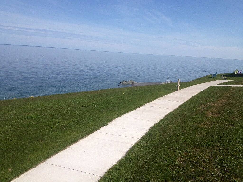 Nouveau Custom Seaside Getaway Watch toute l'année Baleines Voiliers Couchers de soleil in Antigonish County
