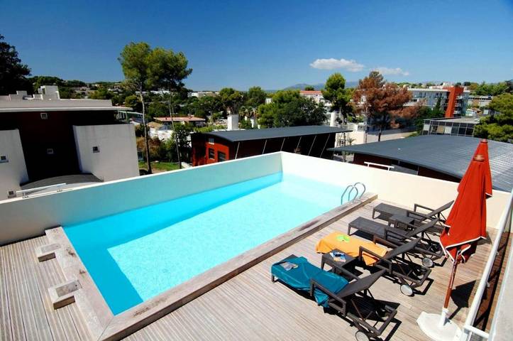 Appart’hôtel pour 4 personnes, avec piscine ainsi que vue et balcon