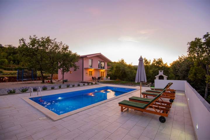 Villa für 6 Personen, mit Pool und Balkon/Terrasse in Kroatien