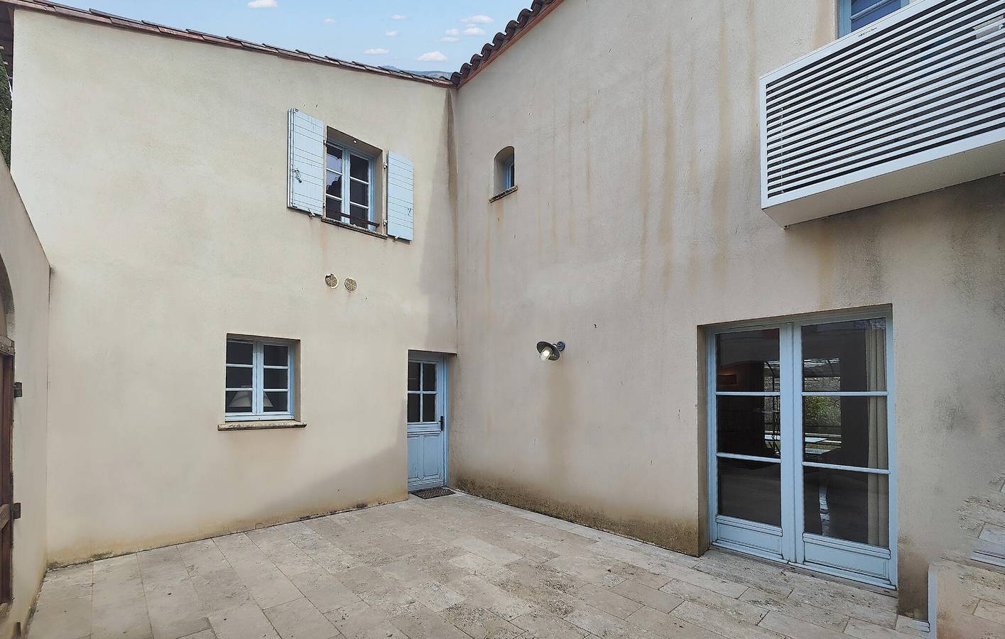 Appartement confortable avec piscine et parking près de Tournissan in Saint-Laurent-de-la-Cabrerisse, Région de Narbonne