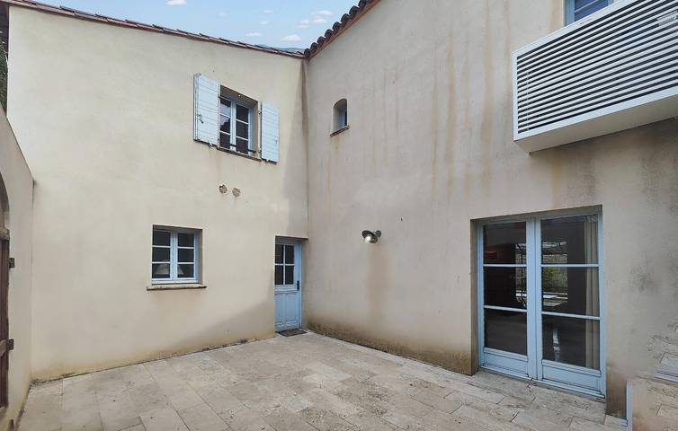 Location de vacances pour 8 personnes, avec terrasse ainsi que jardin et piscine à Saint-Laurent-de-la-Cabrerisse - 2