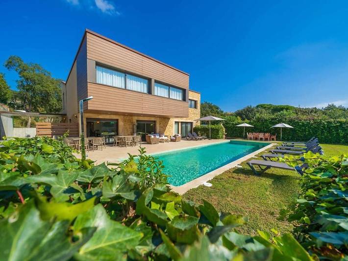 Chalet para 12 personas, con jacuzzi además de jardín y terraza en Provincia de Gerona