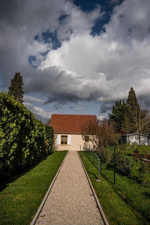 Location de vacances pour 2 personnes, avec Terrasse et Jardin dans Camelin