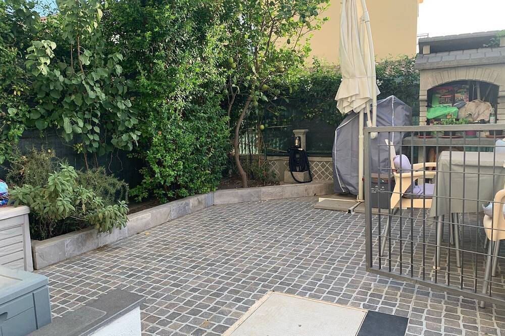 Apartment in villa with private garden in Pirri, Cagliari