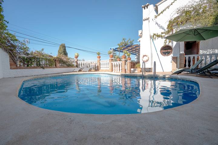 Vakantiehuis "Villa Capistrano" met zwembad, tuin & wifi in El Capistrano, Nerja