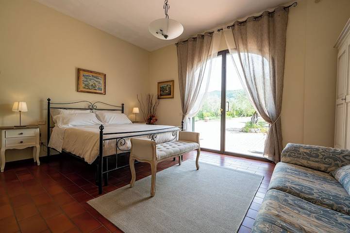 Tuscan Villa, Gated Pool, Total Privacy, Panoramic Views, Ev Charger in Reggello, Valdarno