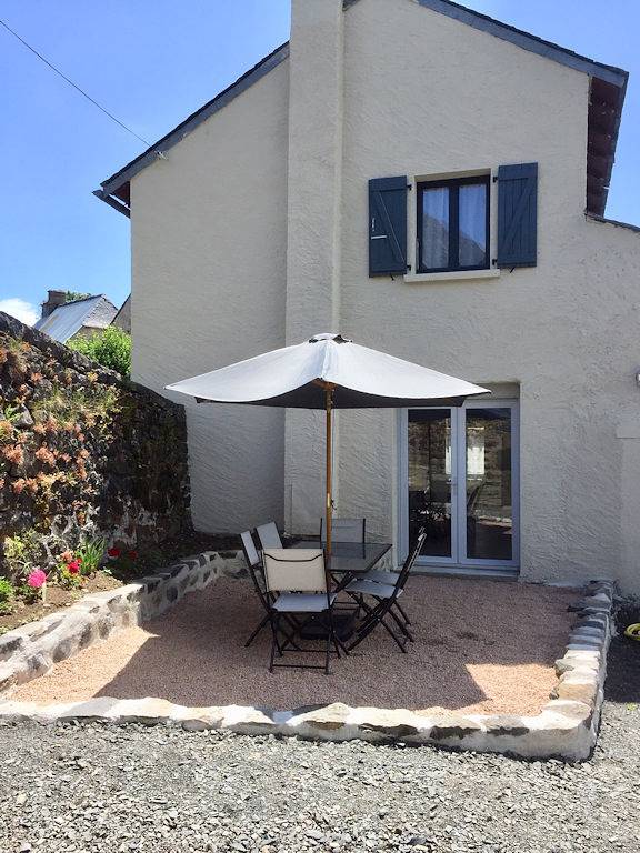 Gîte pour 6 personnes, avec jardin et terrasse, animaux acceptés dans le Cantal - 4