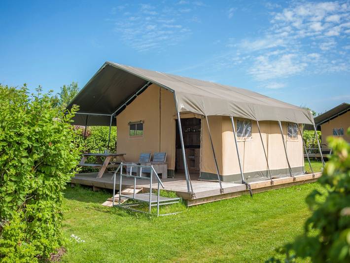 Camping voor 4 personen, with Balkon/Terras and Terras as well as Tuin and Zwembad in Noord-Brabant