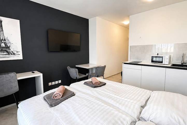 Ganze Wohnung, 1 room Apartment with AC, Vienna Gate 1 in Bratislava, Bratislava und Umgebung