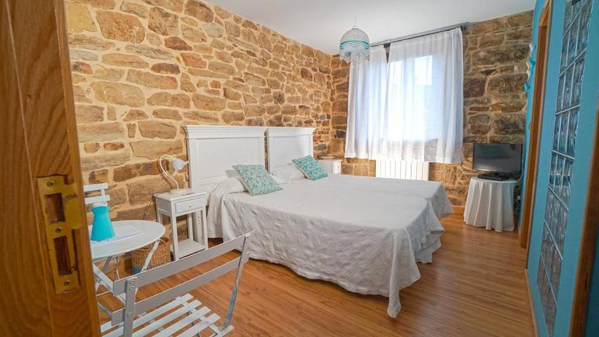 Casa rural con piscina para 4 personas, con jacuzzi además de jardín y piscina en Cantabria - 3