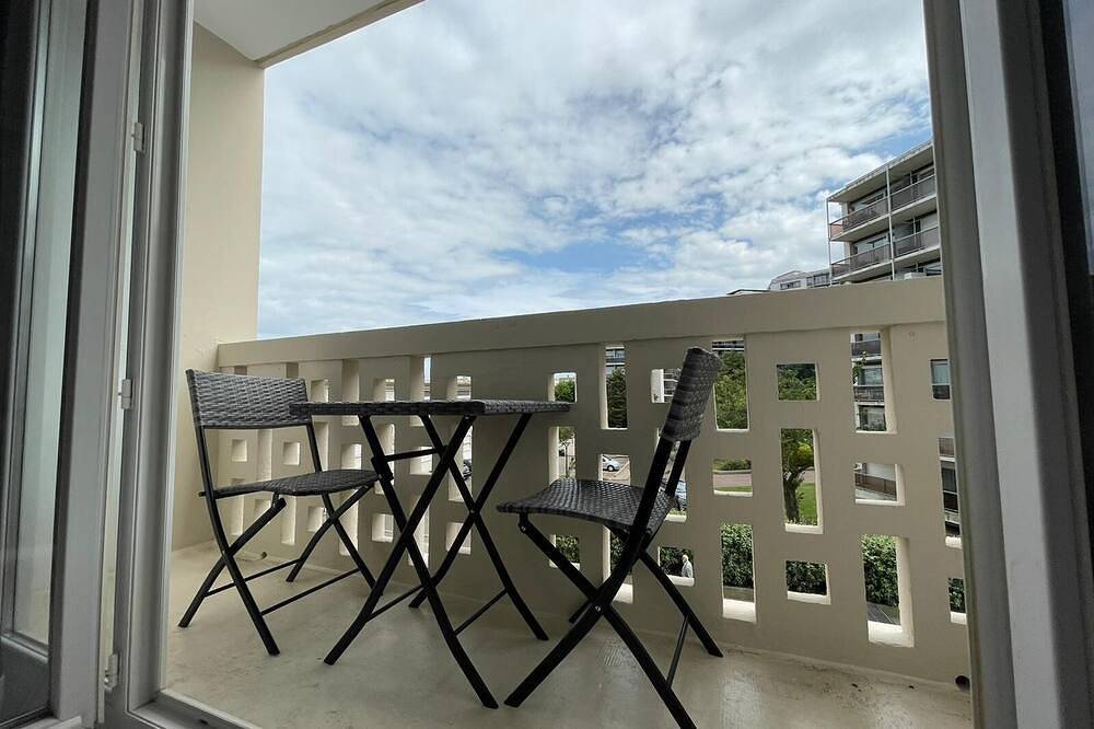 Entire apartment, Feet In The Water in Saint-Martin-du-Littoral, Le Havre region