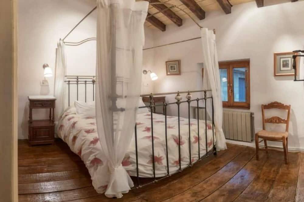 Country House 'La Chascona' with Mountain View and Wi-Fi in Pedrajas, Soria