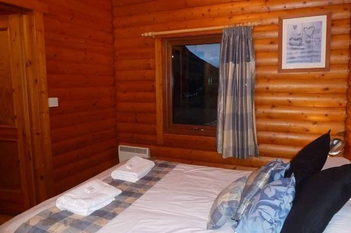 Log Cabin mit Hot Tub für 2 | Im Cairngorm Nationalpark | akzeptiert Hunde in Glenshee, Cairngorms National Park