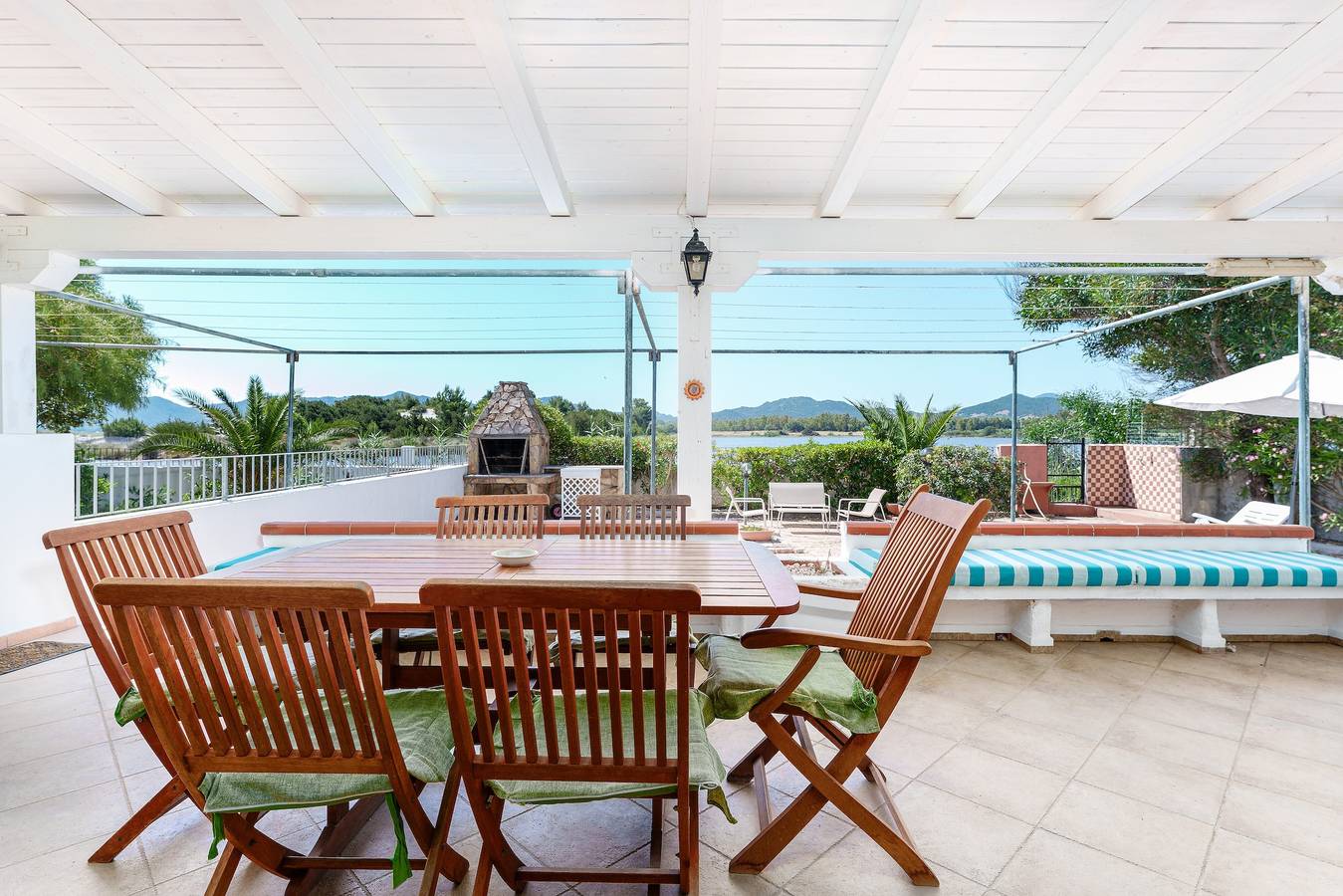 Maison de vacances 'On The Sea Fenicottero' avec vue sur la mer, terrasse privée et jardin privé in S'ena E Sa Chitta, Province de Nuoro