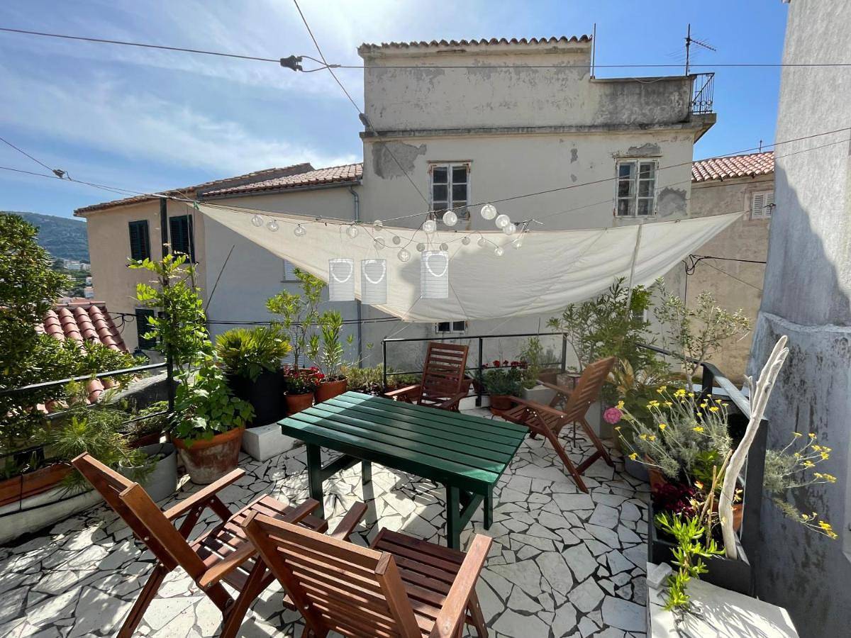 Ganze Wohnung, Apartment with Terrace in Gradsko Kupaliste (Rab town), Rab Stadt