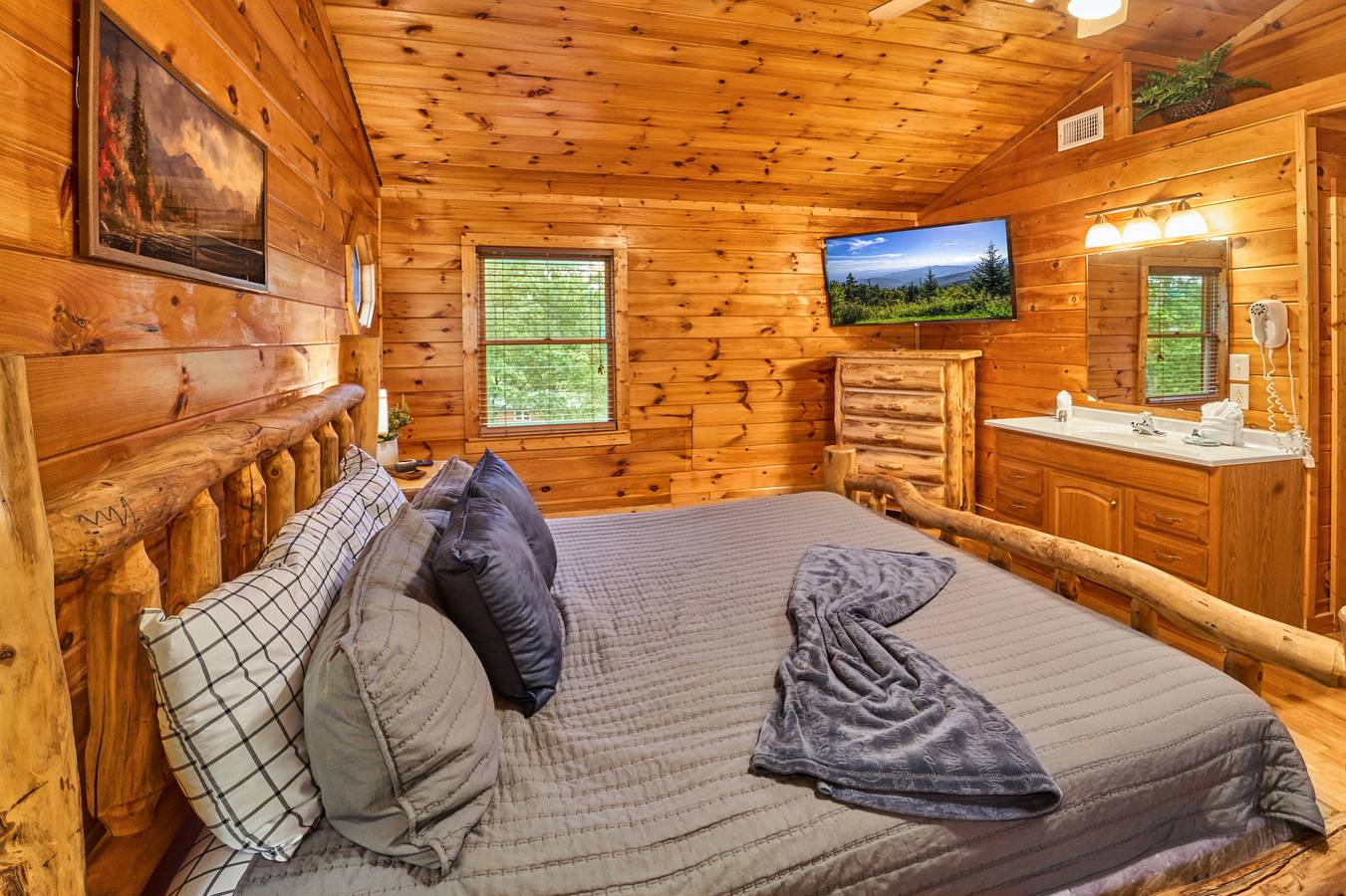 Entire studio, Mountain Escape: Book Now! in Pigeon Forge, Sevier County