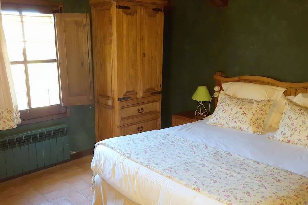 Mooi landelijk huis, privé zwembad, 7 kamers allemaal met badkamer, 14-17 p in Cardona, Pla de Bages DO