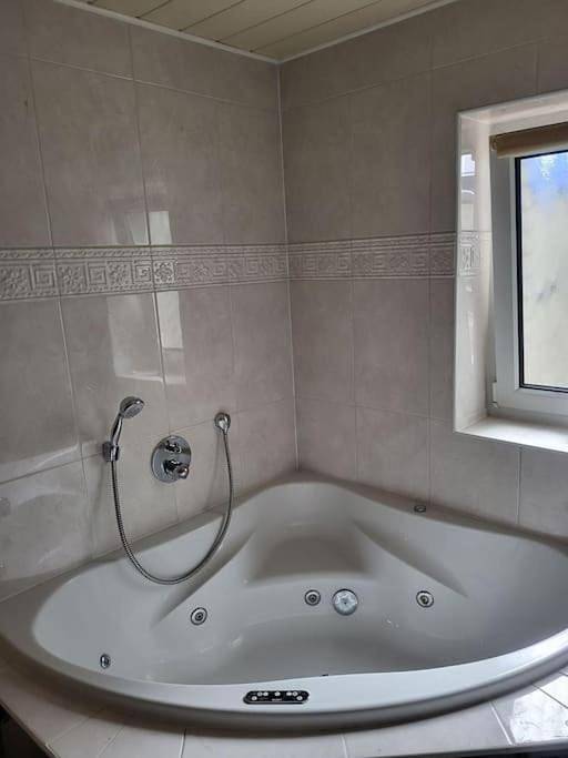 Ganze Wohnung, One-Bedroom Apartment in Weilerswist, Rheinland