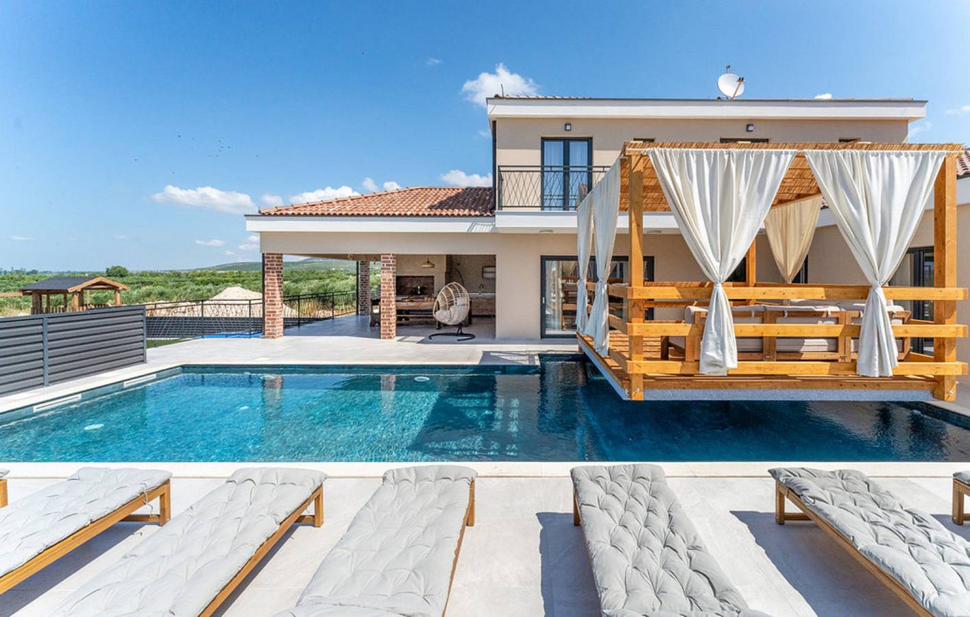 Magnificent Villa Oasis with extra large heated po in Pakostane, Zadar