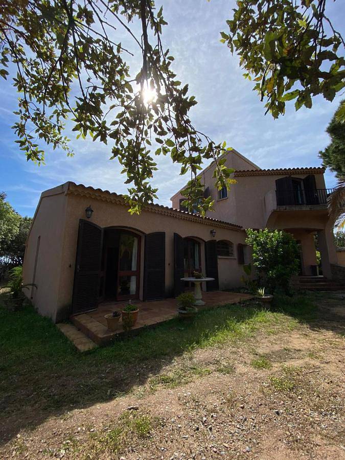 Location de vacances pour 11 personnes, avec vue et jardin dans Plage du Péro - 4