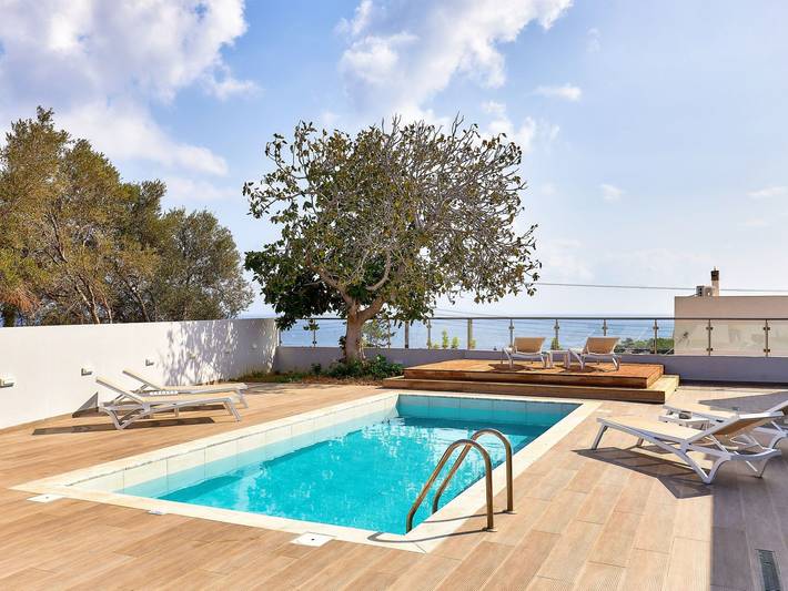 Ferienhaus für 8 Personen, mit Terrasse und Pool sowie Garten