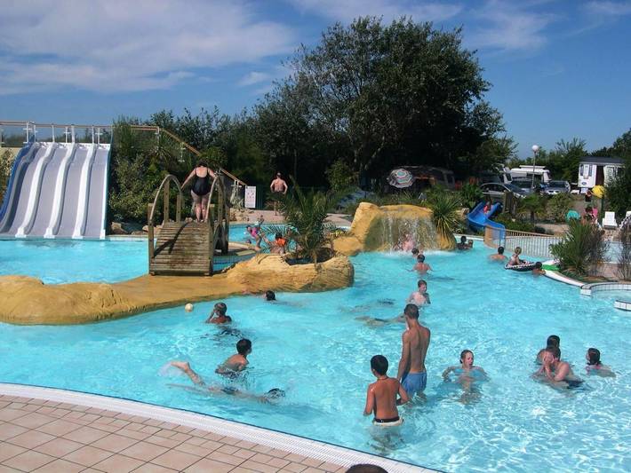 Location de vacances pour 4 personnes, avec jardin et vue ainsi que piscine et bassin pour enfant, animaux acceptés dans Plage dPlage du Bile