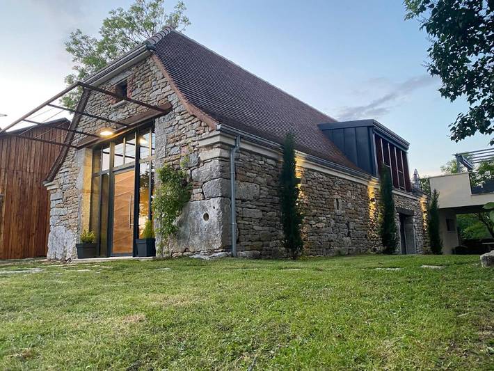 Location de vacances pour 8 personnes, avec Balcon ainsi que Terrasse et Jardin dans Flaujac-Gare