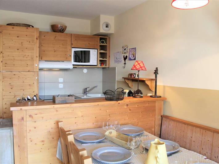 Apartamento entero, Apartamento dúplex en pista, 3 piezas, 6 plazas con piscina y cerca remontes en Vars in Vars, Briançon region
