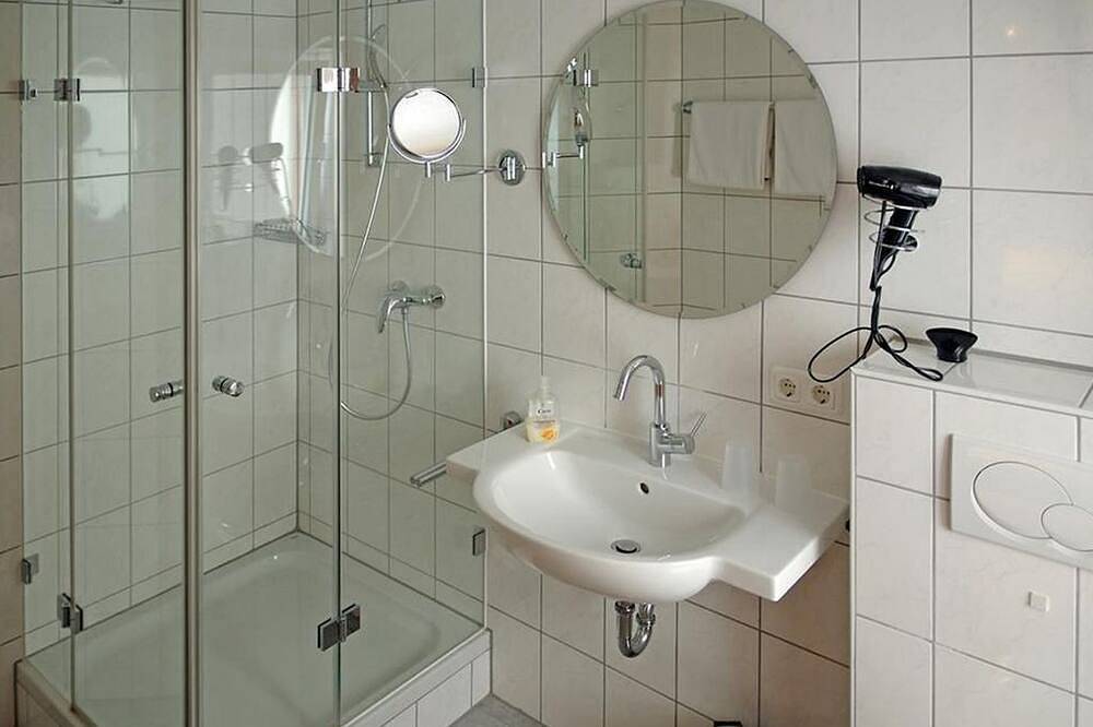 Einzelzimmer Dusche/Wc (Nr) - Gästehaus Kloep in Hillesheim, Vulkaneifel
