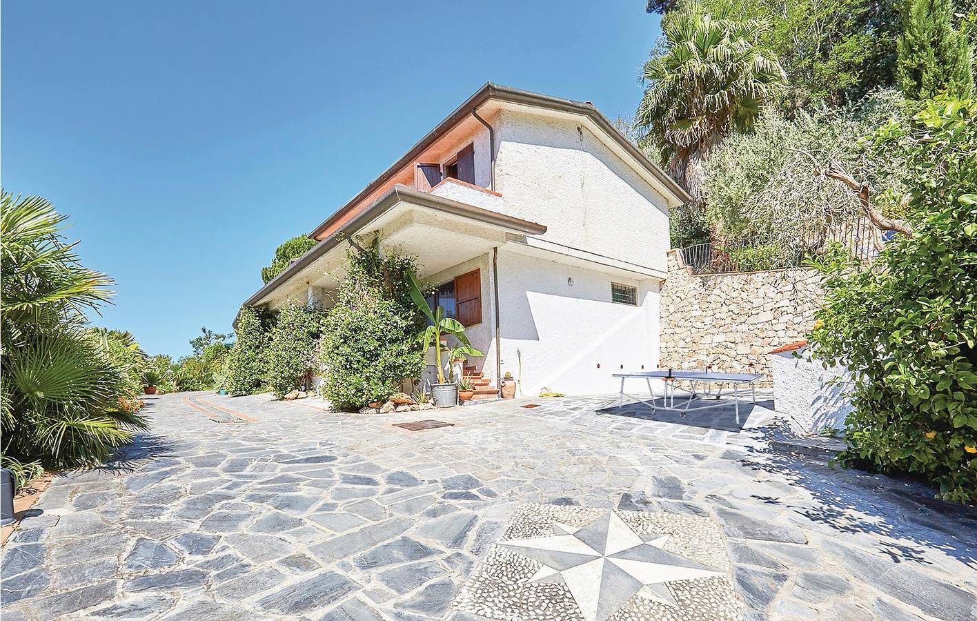 Geheel vakantieappartement, Zwembad met parkeerplaats en WiFi in Camaiore, Italiaanse Rivièra