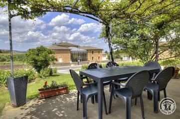 Gîte pour 15 Personnes dans Salles-Arbuissonnas-en-Beaujolais, Région de Villefranche-sur-Saône, Photo 2