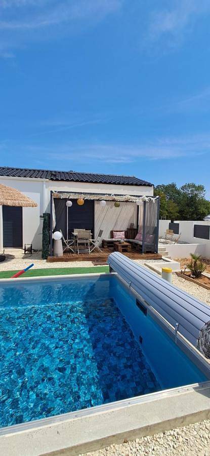 Appartement de vacances pour 3 personnes, avec Terrasse ainsi que Jardin et Piscine