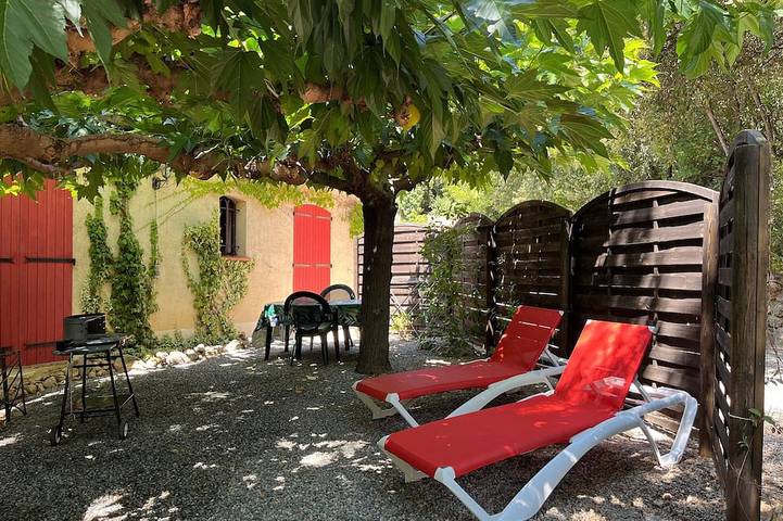 Ferienwohnung für 2 Personen, mit Terrasse und Pool sowie Garten, mit Haustier - 1