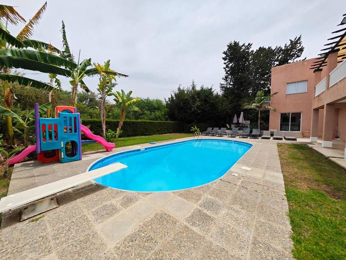 Location de vacances pour 14 personnes, avec Balcon et Terrasse ainsi que Jardin et Piscine à Coral Bay
