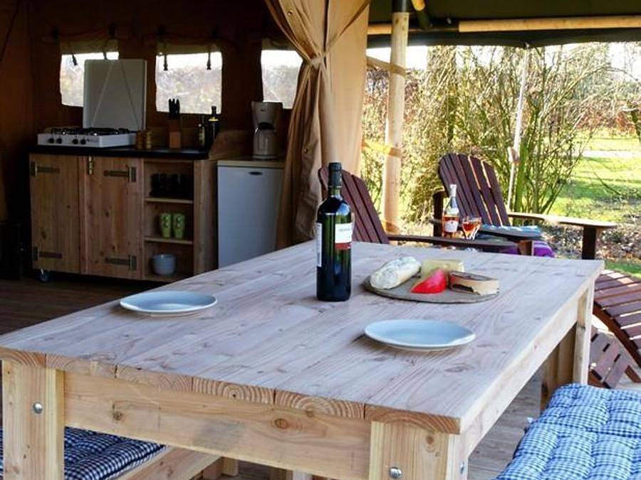 Camping Sites et Paysages - L'Etang de Brissac  - Tente 5 personnes - Tente Insolite Nature Confort Lodge 2 ch - Sans sanitaires in Brissac-Quincé, Région d'Angers
