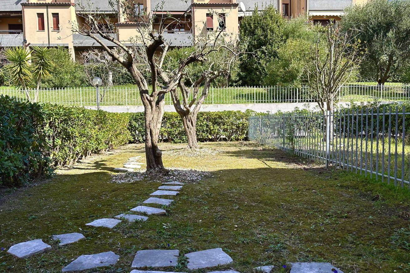 Ganze Wohnung, S044 - Sirolo, delightful three-room apartment with garden -  in Sirolo, Riviera del Conero