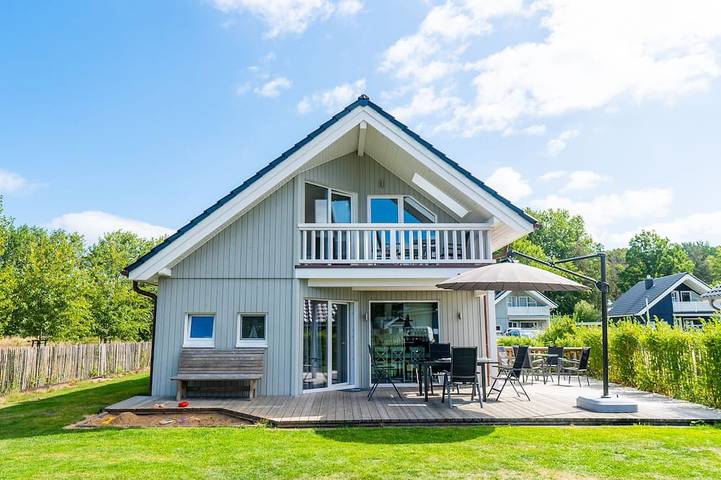 Ferienhaus für 8 Personen, mit Balkon und Sauna sowie Garten