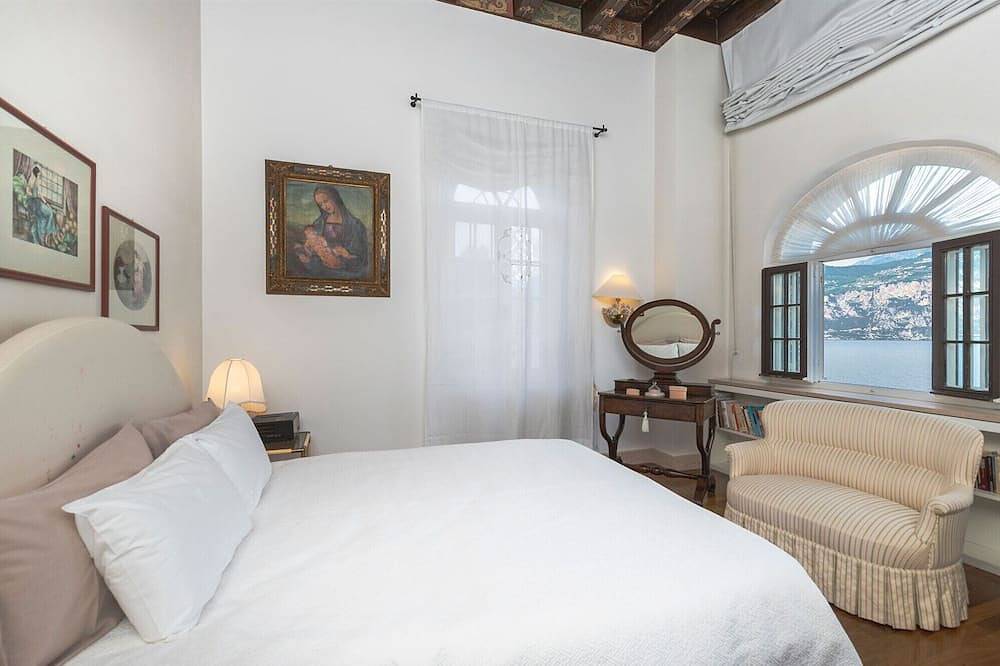 Villa Schlosser Lake Front & Private Pool in Malcesine, Gardasee-Berge