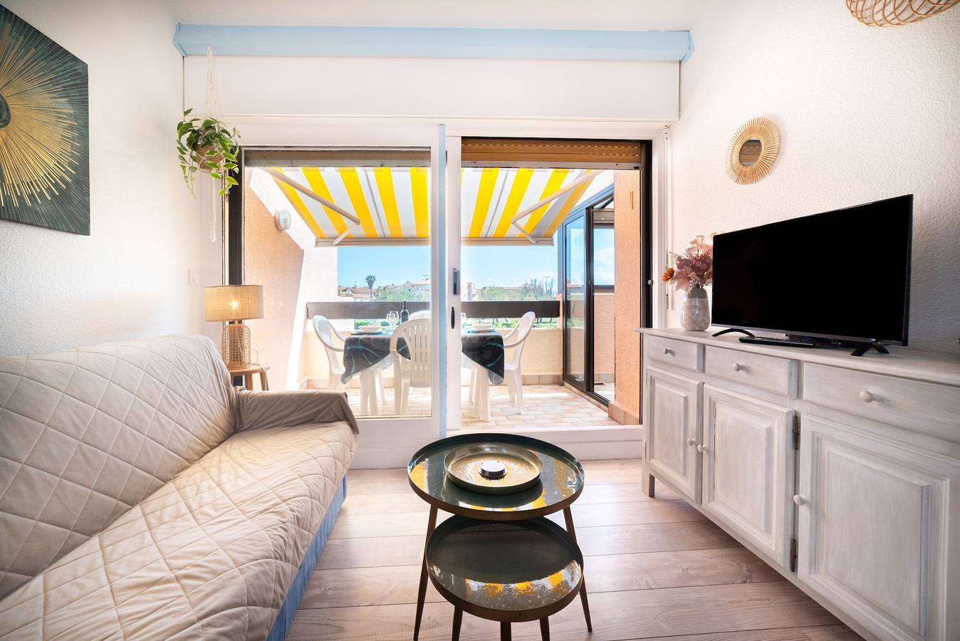 Entire apartment, Apartment 'Leucate Aphrodite Village' with Shared Pool, Shared Garden and Balcony in Port Leucate, Leucate